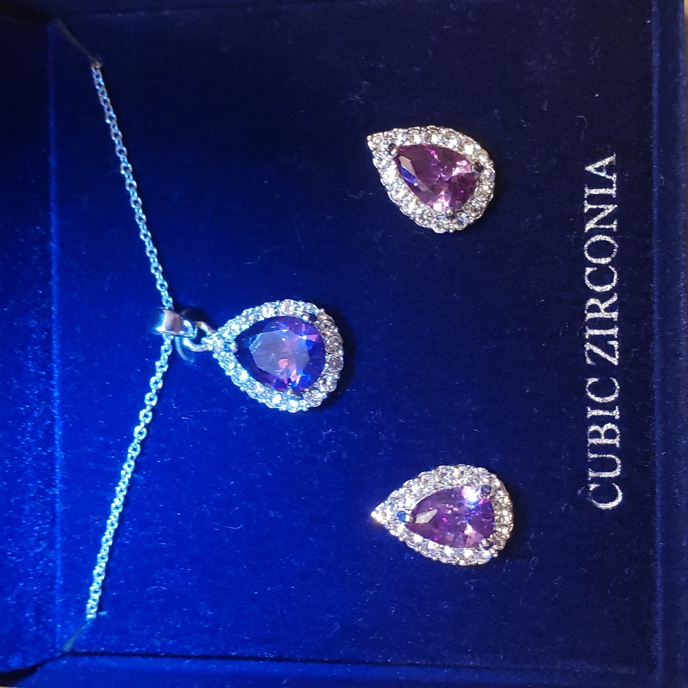 CUBIC ZIRCONIA NECKLACE